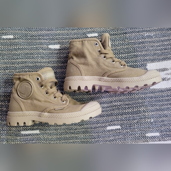 Palladium Shoes - Palladium Olive Green Khaki Canvas Lace-Up Boots Sz 5